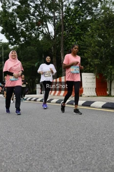 Runner Photo 4304036