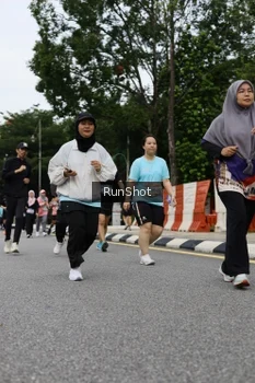 Runner Photo 4304040