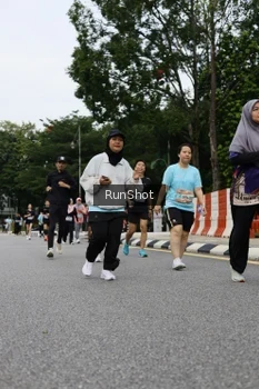 Runner Photo 4304044