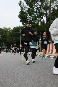 Runner Photo 4304053