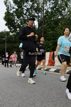 Runner Photo 4304060