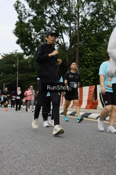 Runner Photo 4304071