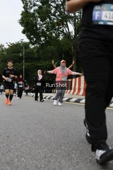 Runner Photo 4304097