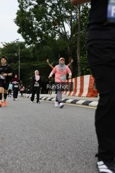 Runner Photo 4304100