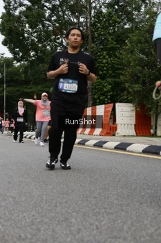 Runner Photo 4304103