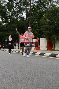 Runner Photo 4304105
