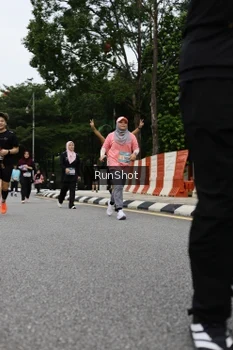 Runner Photo 4304110