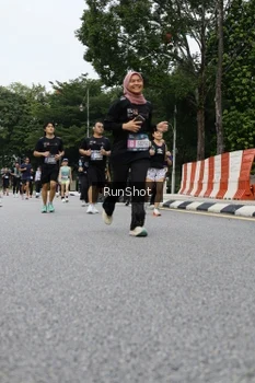 Runner Photo 4304111