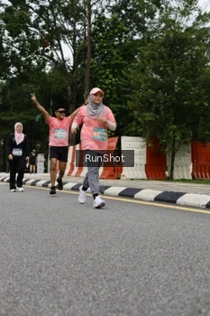Runner Photo 4304112