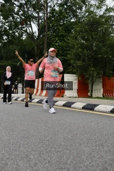 Runner Photo 4304113