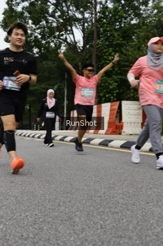 Runner Photo 4304117