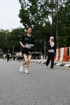 Runner Photo 4304135