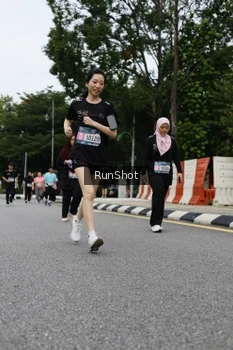 Runner Photo 4304141