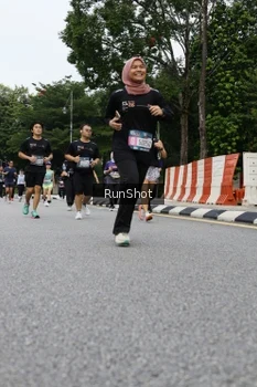 Runner Photo 4304143