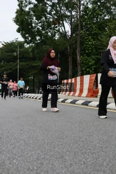 Runner Photo 4304165