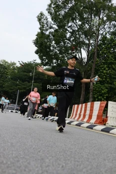 Runner Photo 4304172