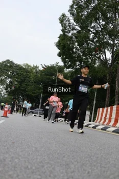 Runner Photo 4304178