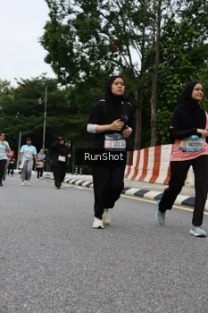 Runner Photo 4304209