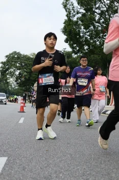Runner Photo 4304212