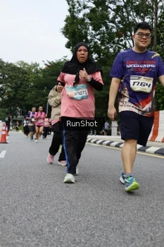 Runner Photo 4304234