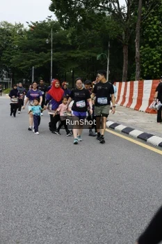 Runner Photo 4304255
