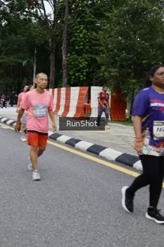 Runner Photo 4304301