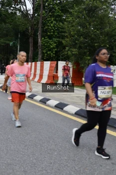Runner Photo 4304303