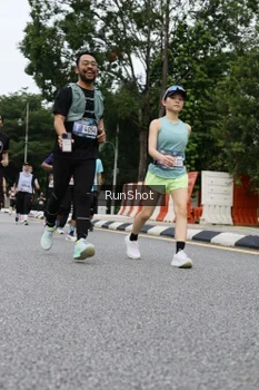 Runner Photo 4304305