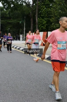 Runner Photo 4304312