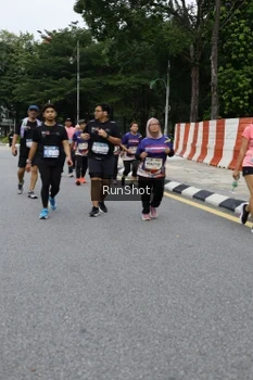 Runner Photo 4304335
