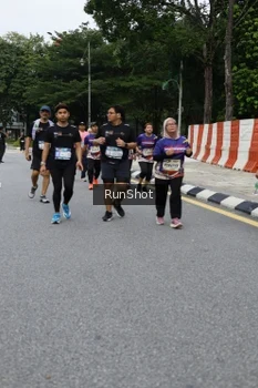 Runner Photo 4304343