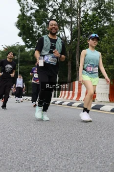 Runner Photo 4304344