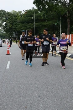 Runner Photo 4304347