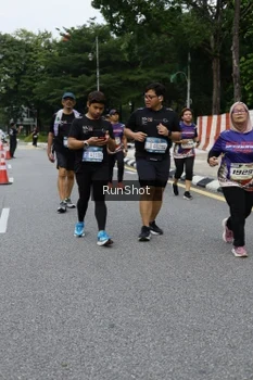 Runner Photo 4304349