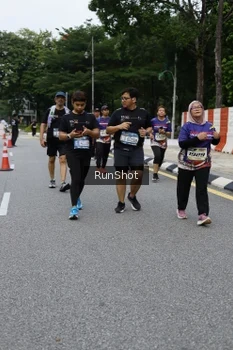 Runner Photo 4304360