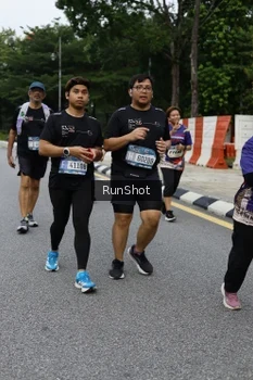 Runner Photo 4304374