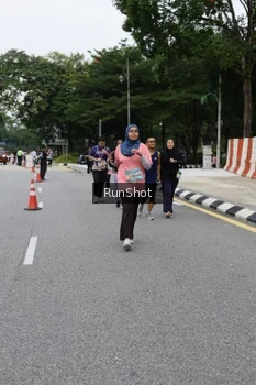 Runner Photo 4304375