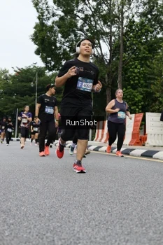Runner Photo 4304386
