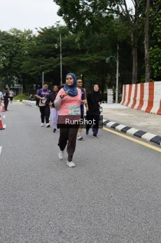 Runner Photo 4304393