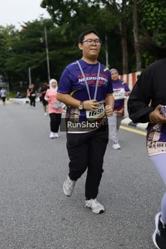 Runner Photo 4304400