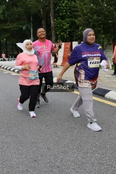 Runner Photo 4304417