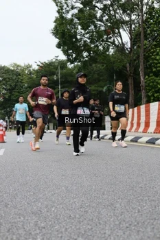 Runner Photo 4304471
