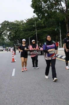 Runner Photo 4304475