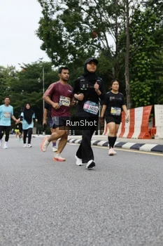 Runner Photo 4304542