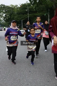 Runner Photo 4304543