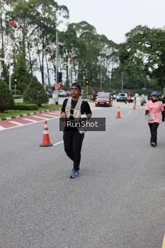Runner Photo 4304602