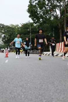 Runner Photo 4304603