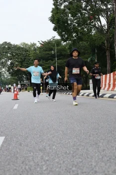 Runner Photo 4304618