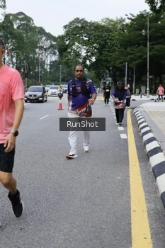 Runner Photo 4304630