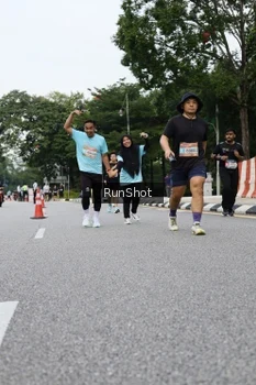 Runner Photo 4304636